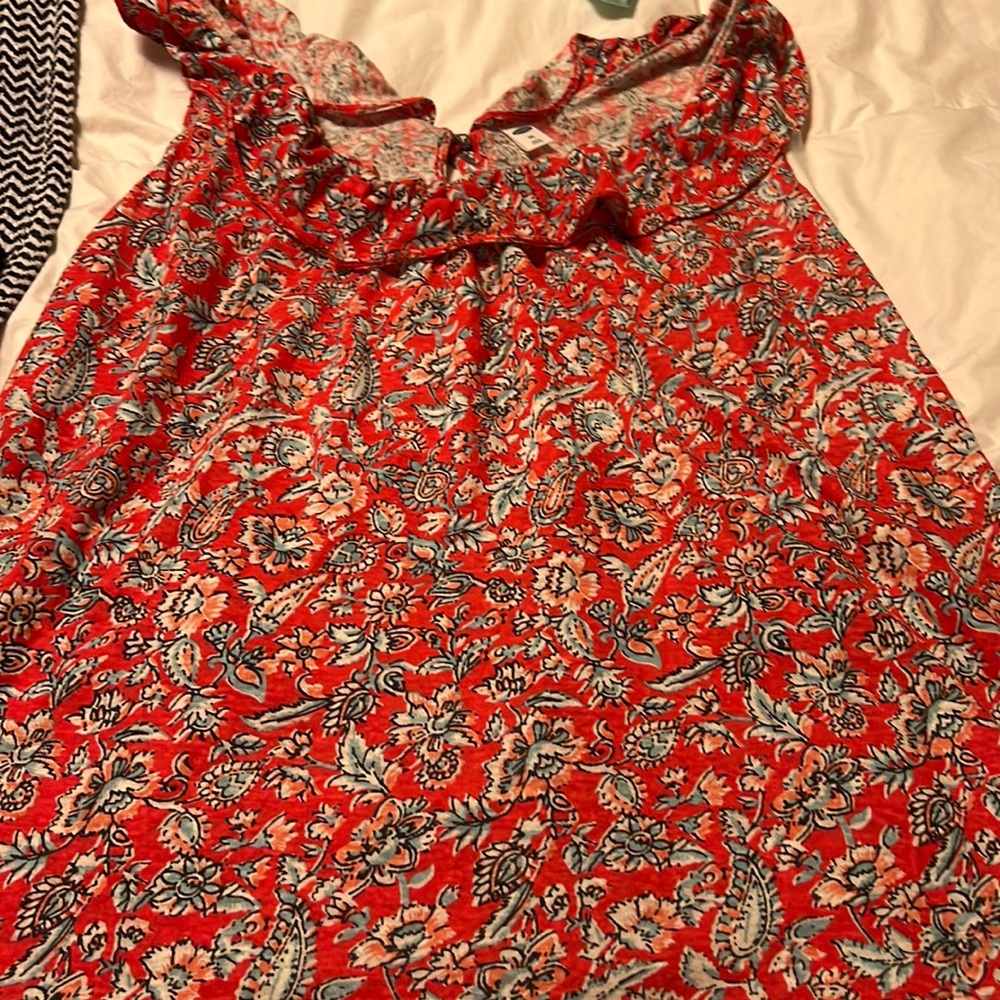 Old Navy tank top red/ orange background with flowers. Key hole and tie (back)